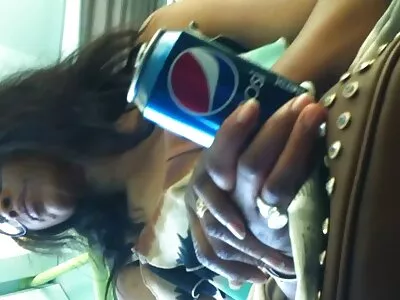 MILF gostosa bons filmes pornos quer levar uma surra de bunda de uma garota adolescente