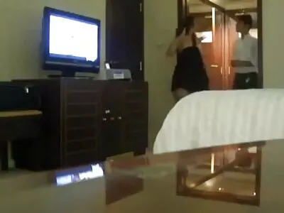 Madrasta melhores vídeos de pornô brasileiro loira ajudando o enteado a transar com um robô sexual