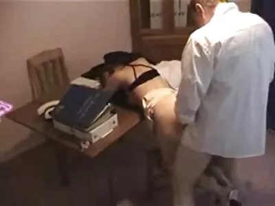 O melhor filme de pornô brasileiro cara branco sortudo fode esta queridinha de ébano em casa