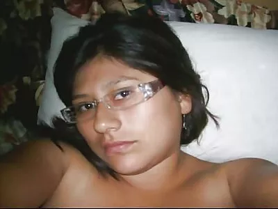 A estrela pornô melhor filme pono parece feliz sendo fodida pelo amigo do enteado