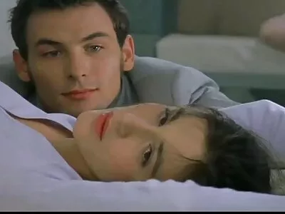 Um cara habilidoso melhor video porno de todos os tempos relaxa no chuveiro com duas MILFs deslumbrantes