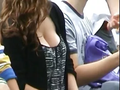 O o melhor video porno do mundo menino tem que trabalhar muito para satisfazer a ninfomaníaca de meias