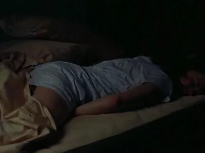 Loira e morena se melhores filmes porno com historia beijam e se revezam chupando o pau
