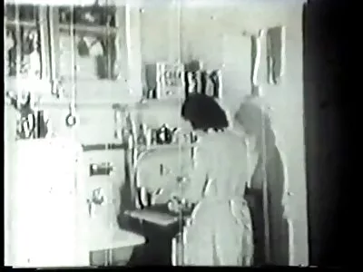 Duas gostosas estão se beijando enquanto um homem está transando filme de pornô melhor com elas