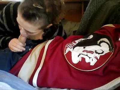 Cara está melhores filmes porno do mundo brincando com a bucetinha e cuzão da loira amarrada