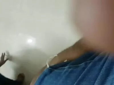 Um cara experiente fode sua nova namorada adolescente com bunda cheia de bolhas melhor filme pornográfico