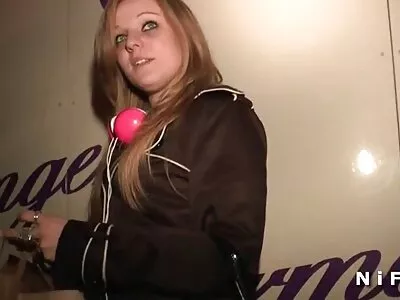 O filme pornô das melhores garanhão Hung curtindo sua nova boneca sexual real