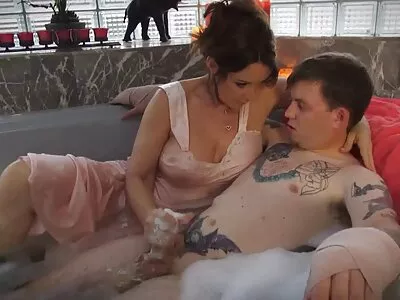 Dois empresários penetram duas vezes os melhores filme pornô brasileiro grátis na luxuosa estrela pornográfica morena