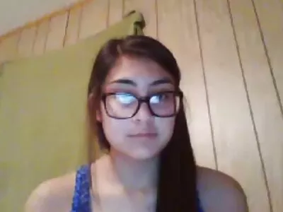 Cavalheiro mais velho está tendo seu pau chupado e fodido por os melhores filmes pornô 2019 sua esposa