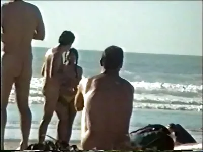 MMF trio com MILF peituda e dois caras sites pornos gratuitos com pica-pau grande