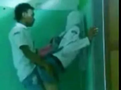 O cara atarracado pega o vizinho nu na piscina e fode pornô brasileiro melhores por isso