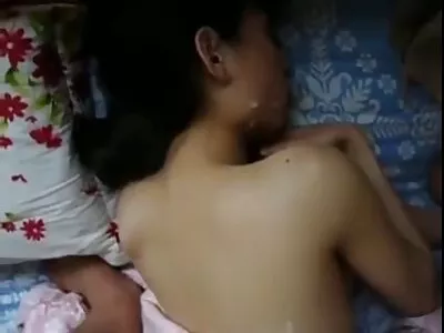 Asiático conheceu os melhores filme pornô do mundo um velho amigo e pediu para passar uma noite com ela