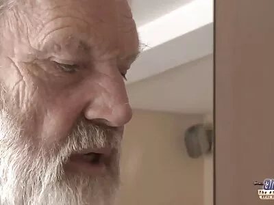 Adolescente morena eu quero assistir os melhores vídeos de pornô é destruída na escola pela professora