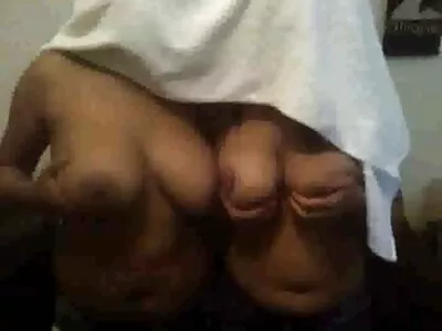 A treinadora morena de ioga não consegue resistir a fazer sexo com uma melhor filme pornô das panteras loira peituda
