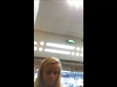 MILF divorciada gosta da atenção de rapazes e melhores video porno em hd seus paus